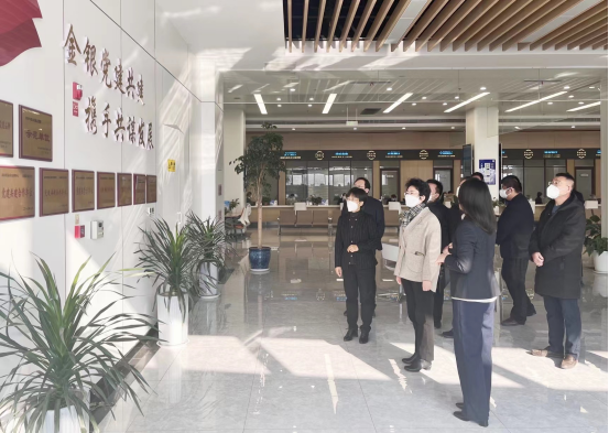 市住房公积金中心党组书记、主任苌晶到“市民之家”住房公积金大厅调研指导工作